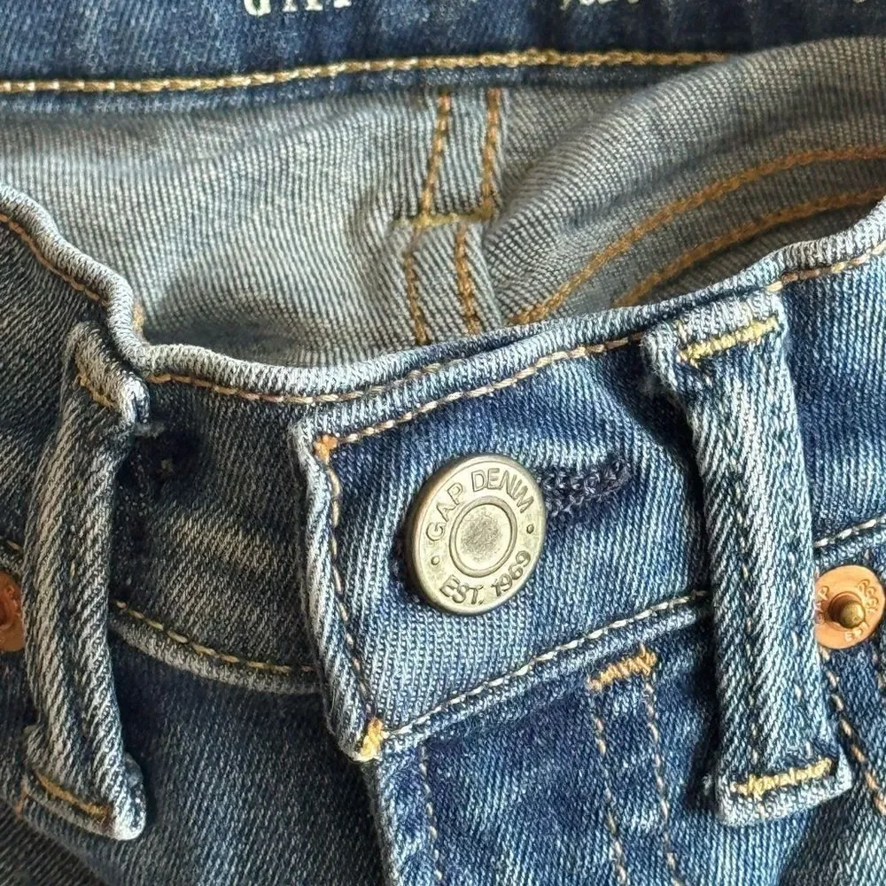 GAP DISTRESSED SKINNY JEANS. 3 YEARS OLD.